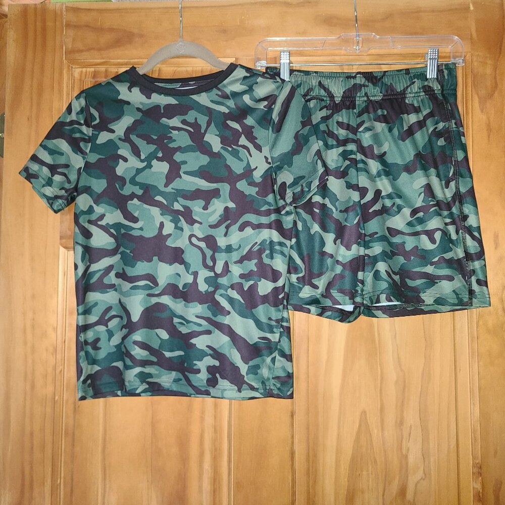 5/$30 Boys tek gear Dry Tek Green Camo Short Sleeve Shirt and Matching Shorts